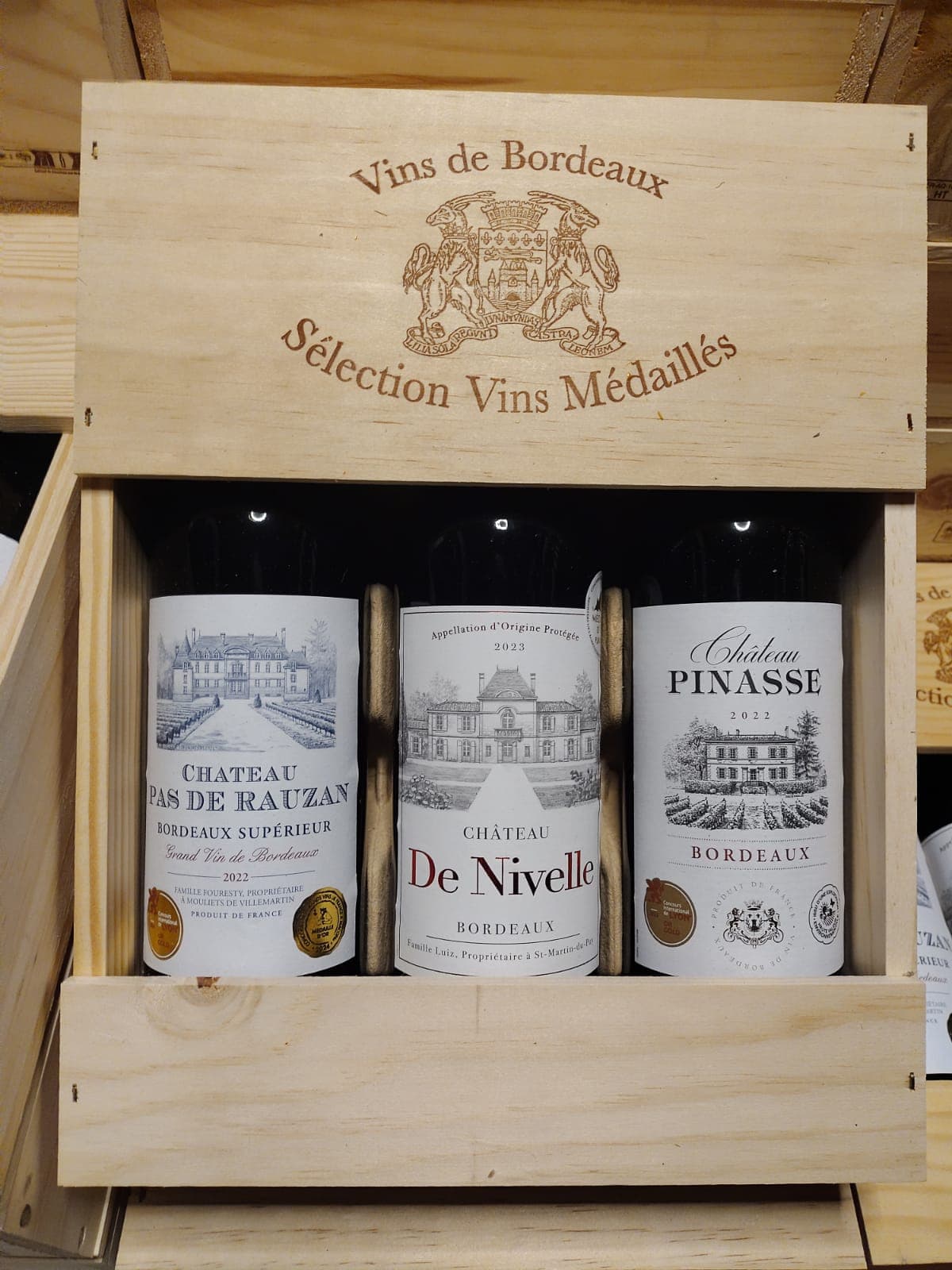 Sélection Vins Médaillés - Case with 3 wines (Château Pas de Rauzan, Château de Nivelle, Château Pinasse) from Maison Bouey - Buy online